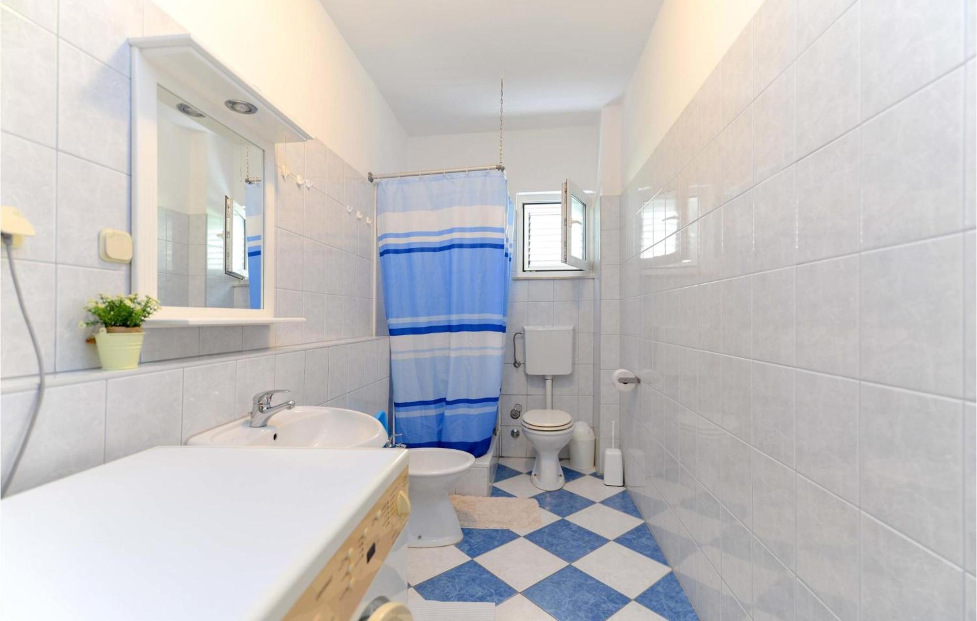 1 Bedroom Nice Apartment In Zadar Exterior foto